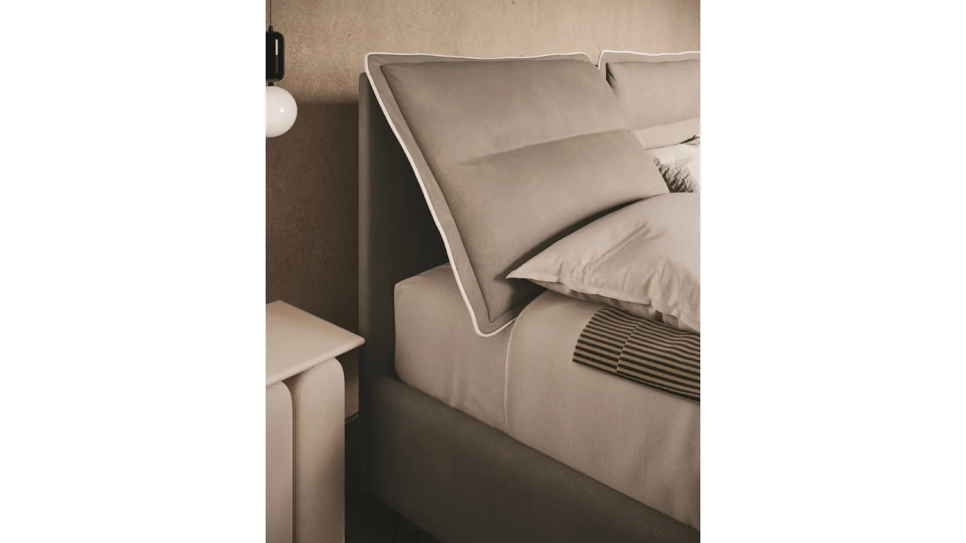 Justine Line Lanuit bed.